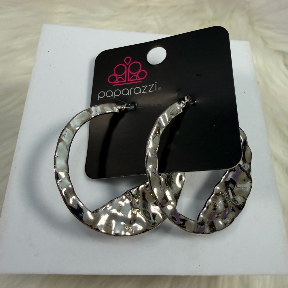 🌟$1 Bundle Only NWT PAPARAZZI Silver Hammered Hoop Earrings